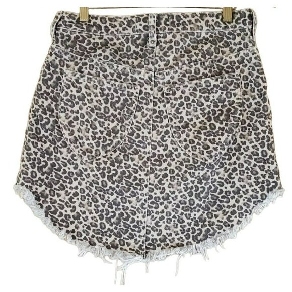 Free the People We the Free Leopard Print Raw Hem Bailey Mini Skirt Size 27 - Picture 2 of 5